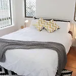 Lovely 1 Bedroom Apartment Steps To The Beach
